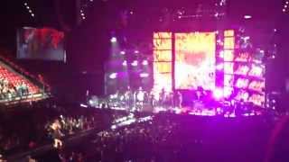 Kelly Clarkson and Pentatonix | Heartbeat Song LIVE from the Viejas Arena San Diego 8/16/15