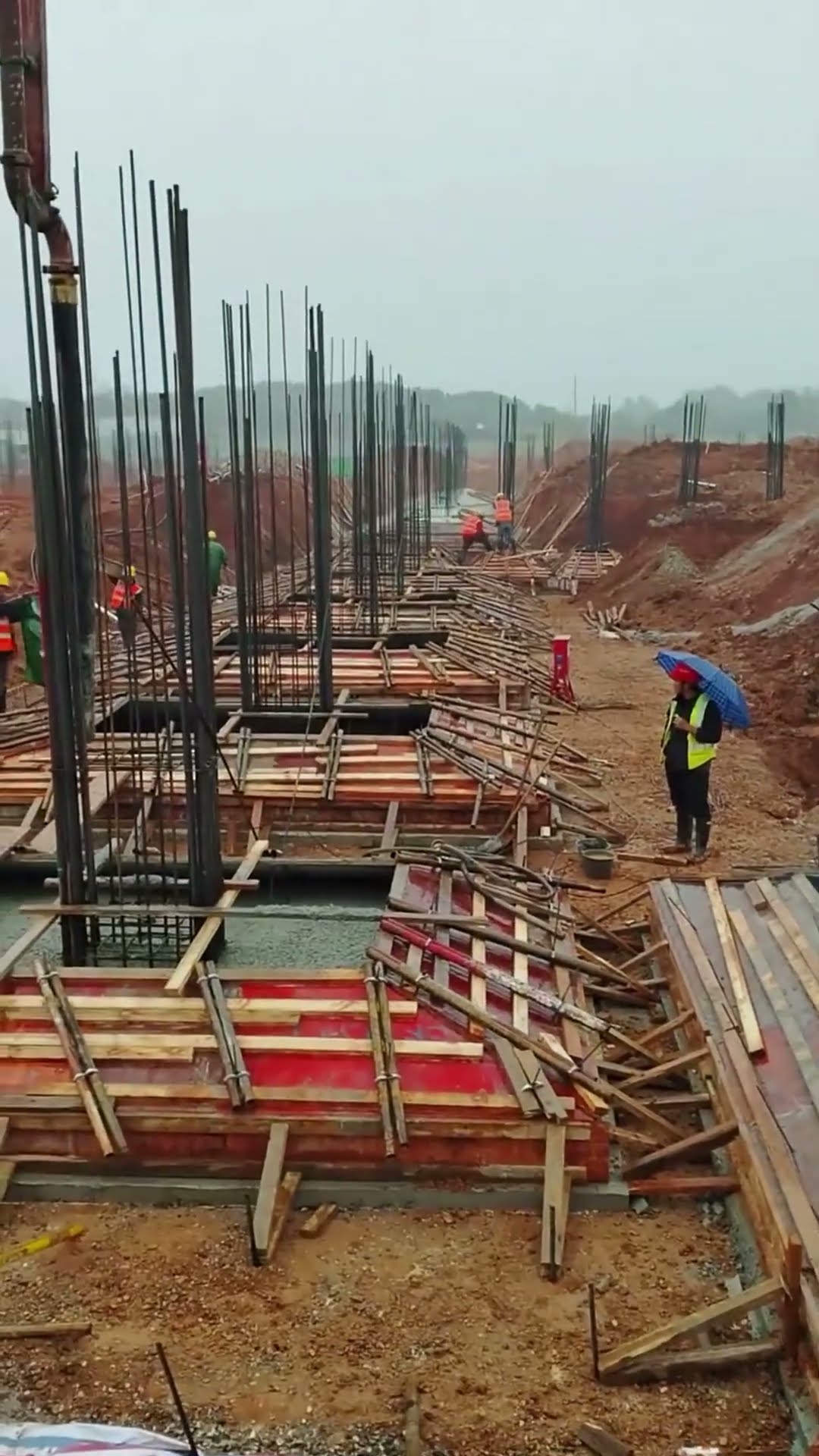 Concrete column mold fixing process