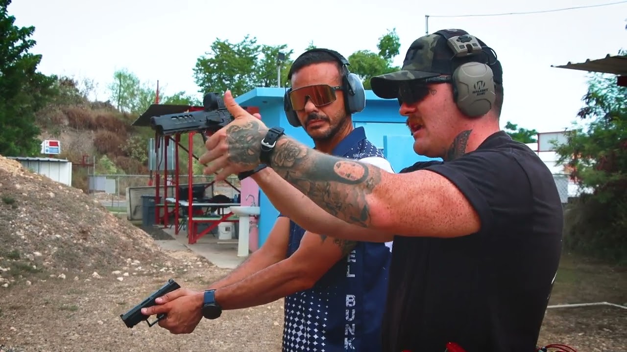 Adiestramiento de agarre y tiros corridos.