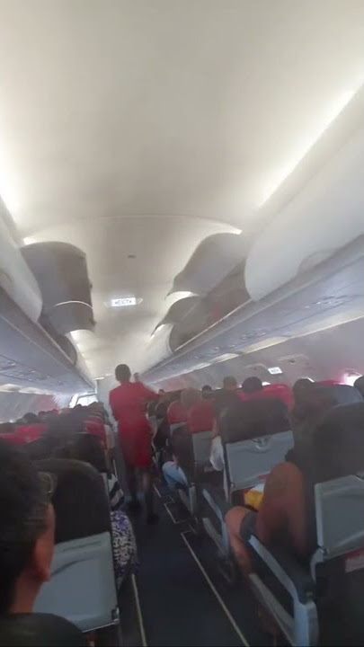 BEGINI KONDISI CUACA BURUK SAAT DI ATAS PESAWAT PENUMPANG PANIK