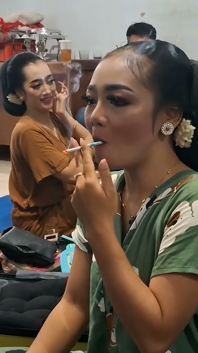 cewek cantik perokok
