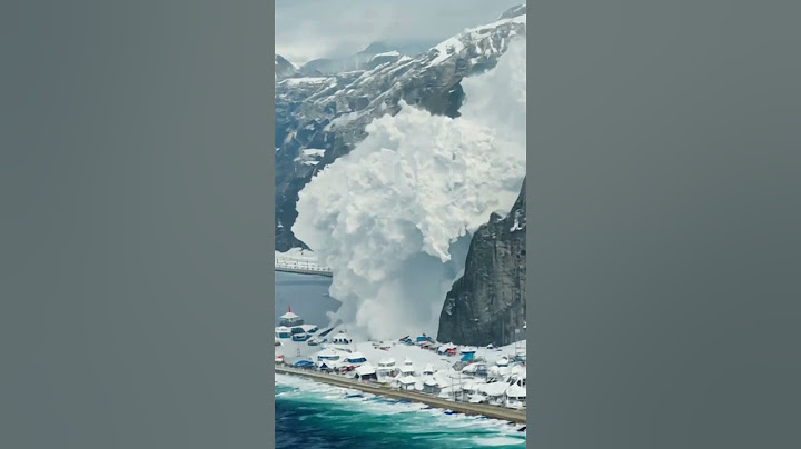 What's happening? Is it an avalanche? #avalanche #Footage #harbor