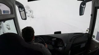 snowstorm bus drive 4K screenshot 1