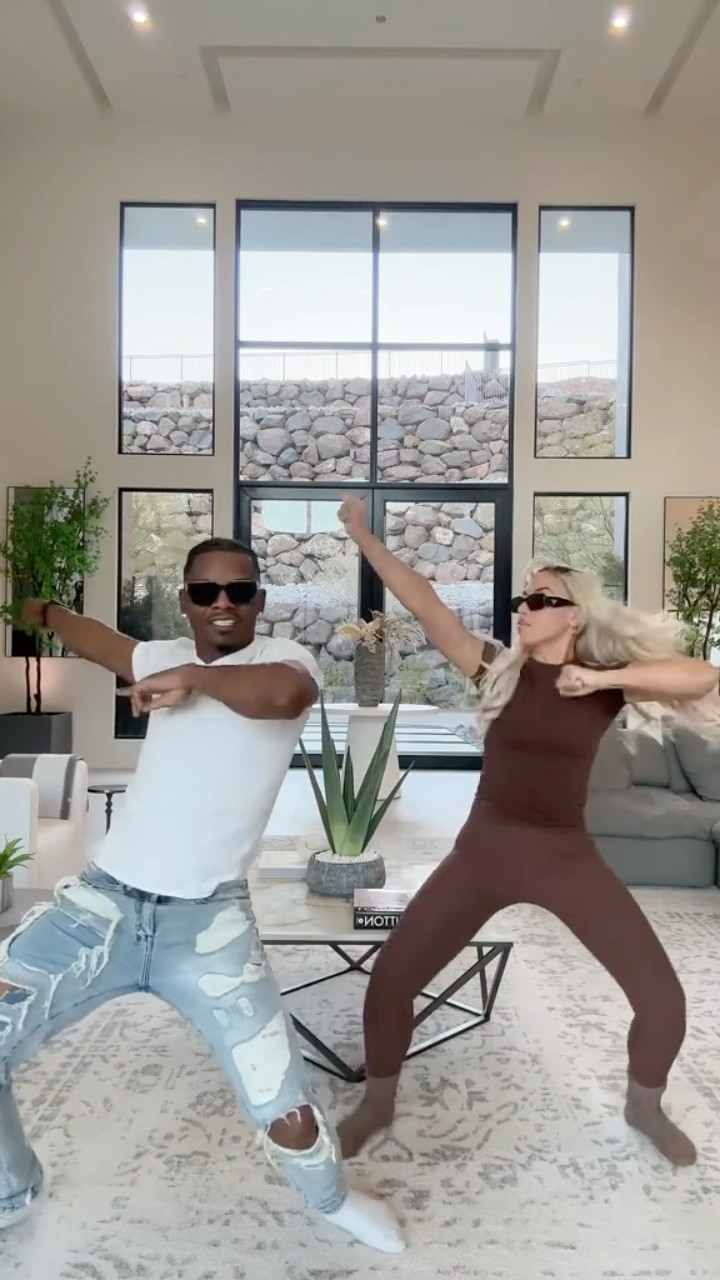 Mom and dad bruno mars bonde do brunao dance #shorts #family