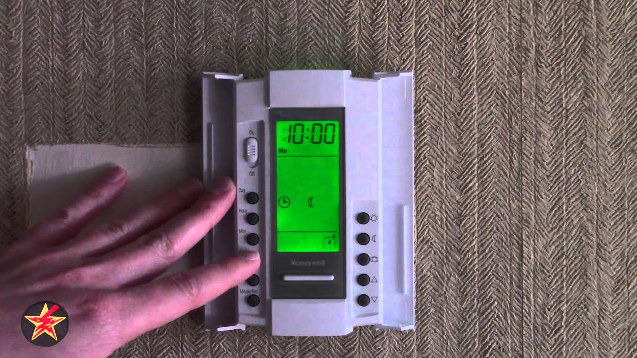 Honeywell TL8230A1003 Line Volt Thermostat 240/208 VAC 7 Day Programmble White 