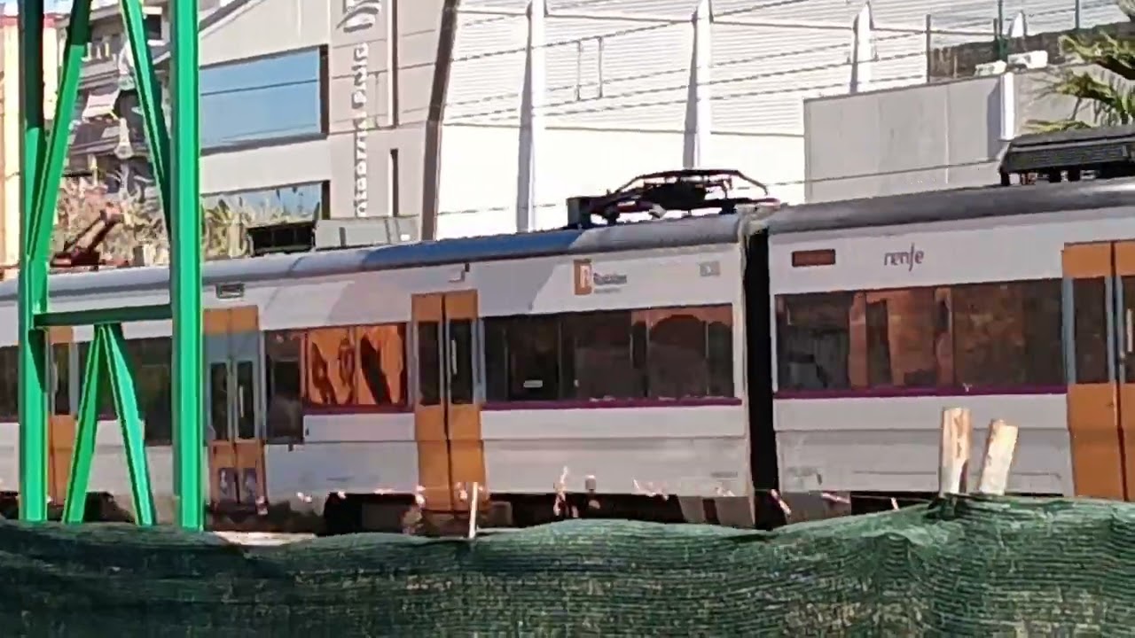 Trenes de Rodalies de Catalunya UT 447 linea R4 por Sant Feliu 