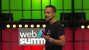 Amir Bozorgzadeh, CEO at Virtuleap, pitches at Web Summit 2019