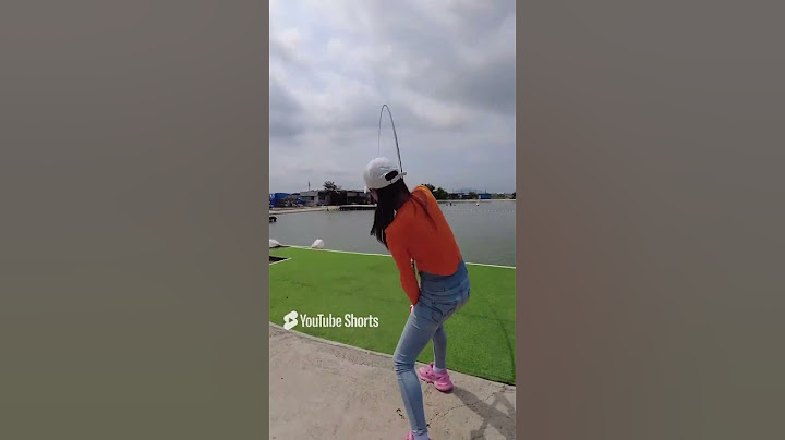 美女釣到百斤的大龍躉，路過的大叔都興奮地上前觀望 #shorts #fishing #釣魚