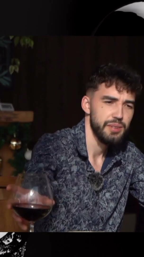 Serenatë në Për’puthen, Redjoni surprizon Xhiliolën në takim