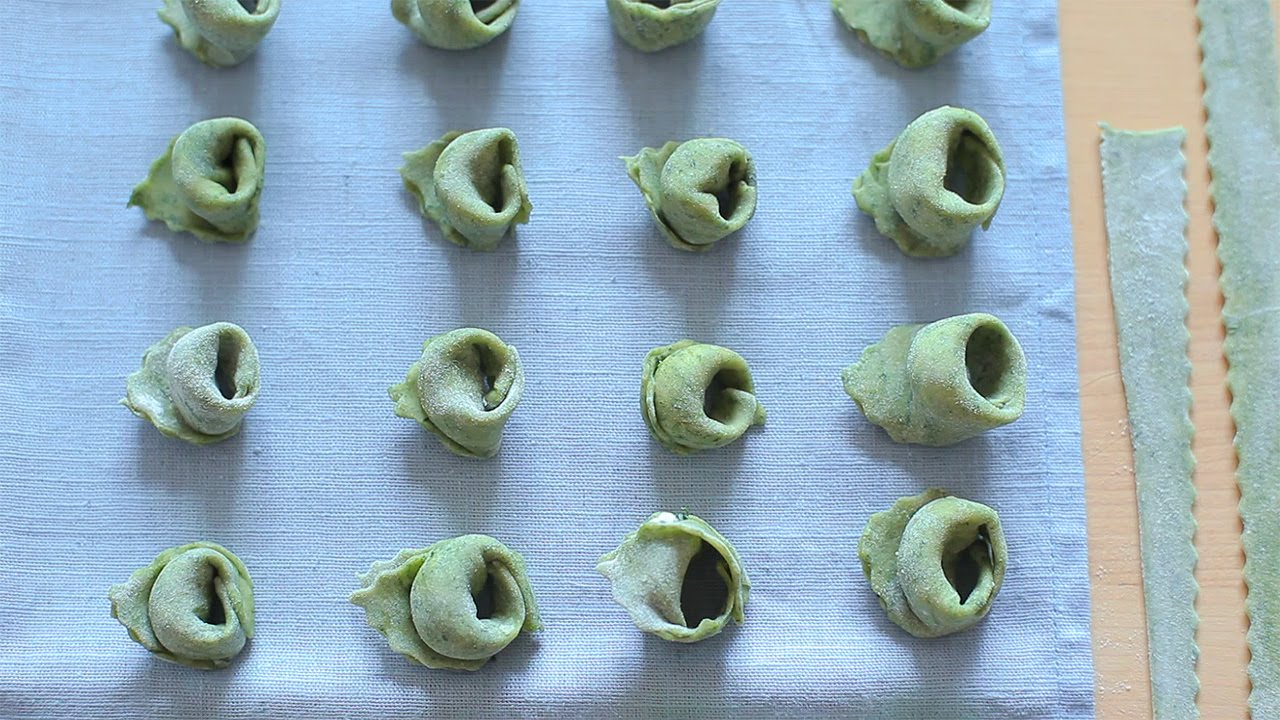 Tortellini de espinafre com ricota