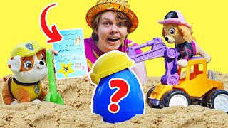 Les chiots de la Pat Patrouille cherchent un trésor! Jeux de sable pour enfants.