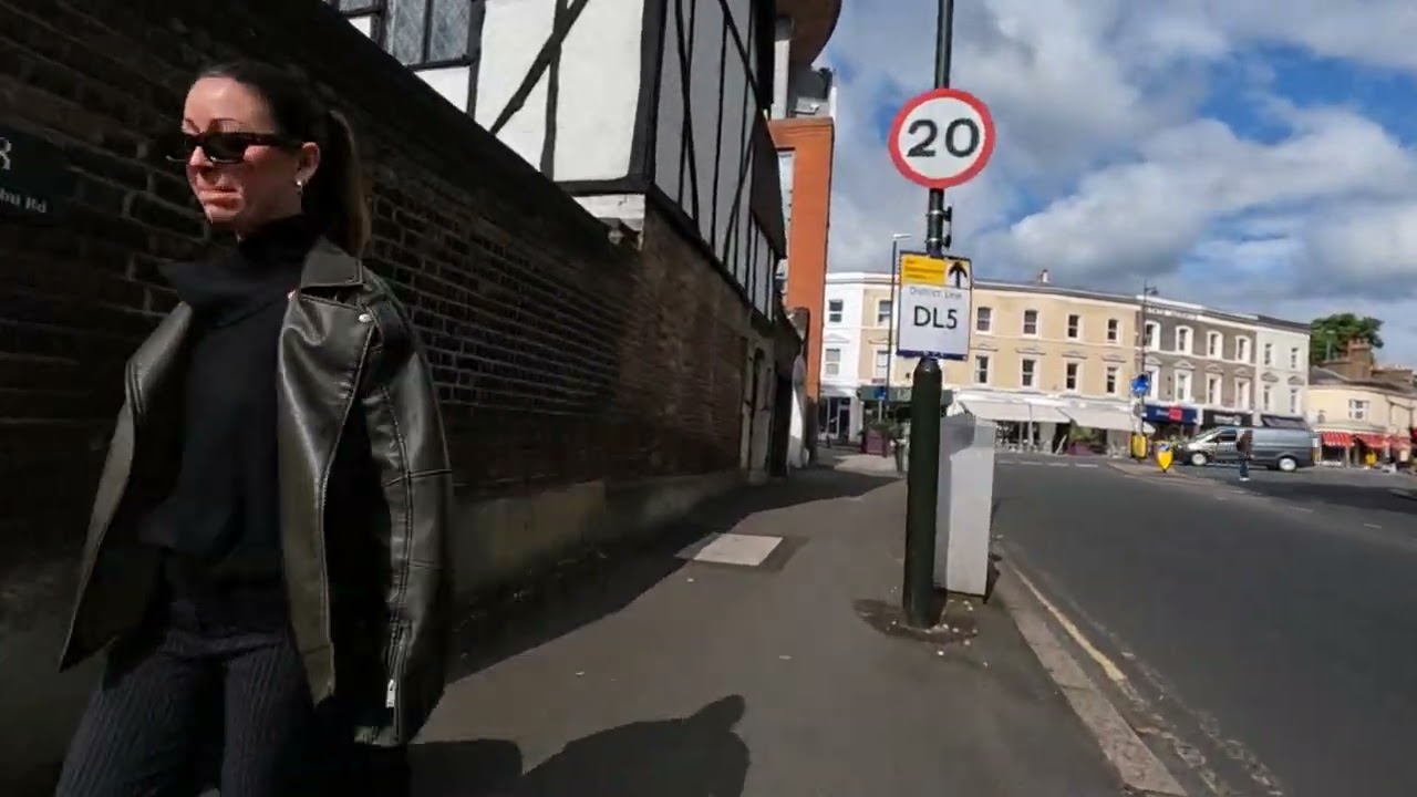 Cycle 550 240601 0858 Wimbledon Station - Parkside