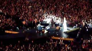 stade de france le public chante Joyeux anniversaire et standing ovation