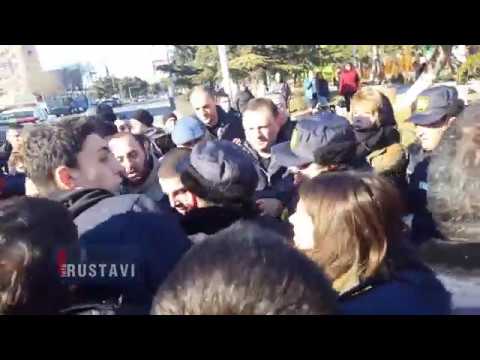 ფიზიკური დაპირისპირება პოლიციასა აქციის მონაწილეებს შორის