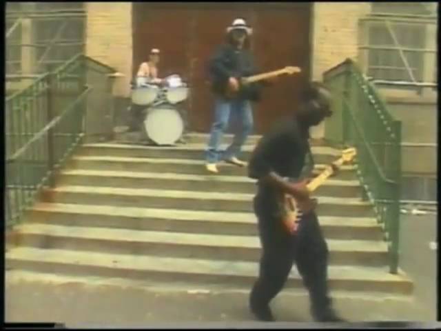 Guarda Destroyer - "Chinatown" (Music Video) su YouTube Guarda Destroyer - "Chinatown" (Music Video) su YouTube
