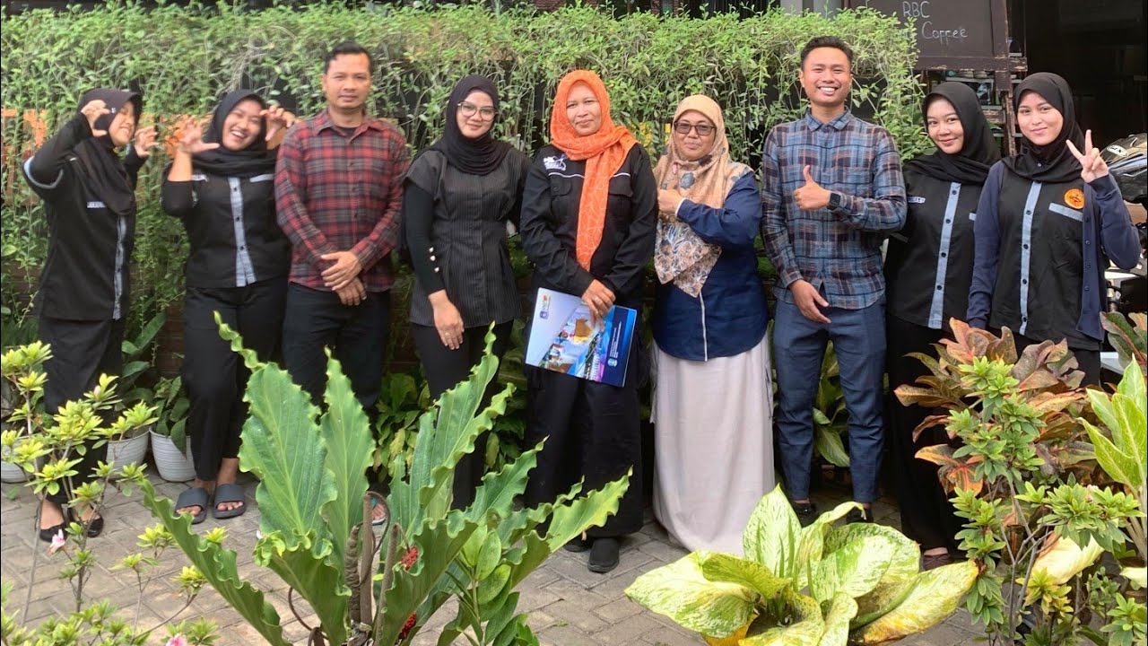 siangnya dijengukin sama bu ami & bu iin, malemnya hunting bintang ...