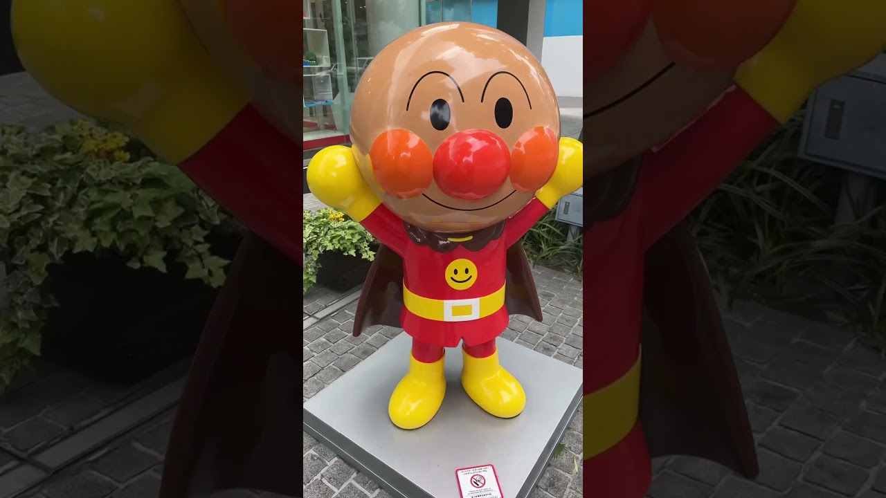 Ehhhh! I have to tell them that Anpanman is red bean paste! - YouTube