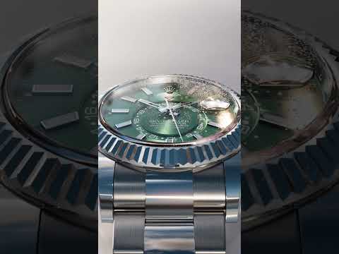 Wristwatch, Arm, Disk. Text: 16