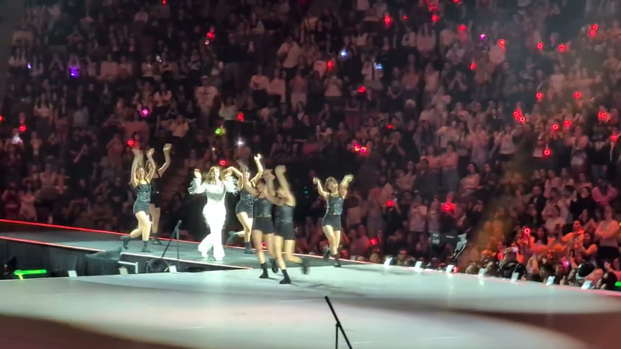 TWICE - FIX A DRINK (JEONGYEON) [4K] - THIS IS FOR Tour - Montreal 2026-03-03