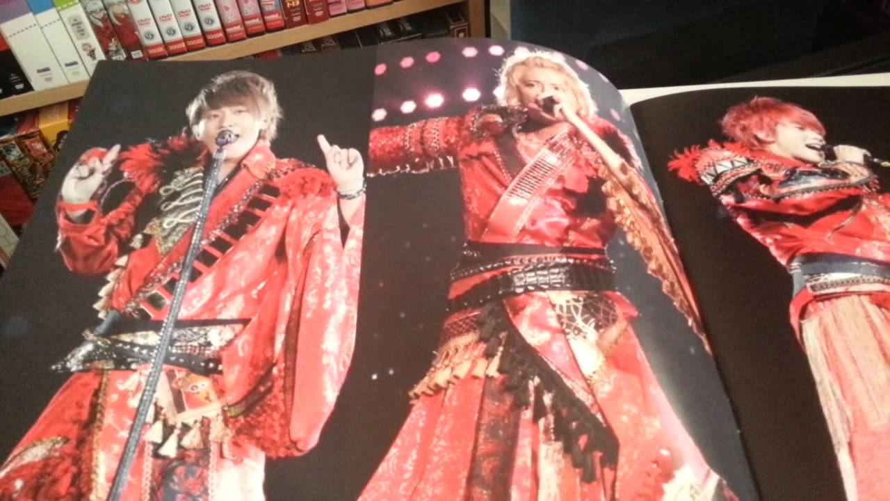 NEWS 10th Anniversary in Tokyo Dome LE DVD Unboxing - YouTube
