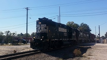 NS P77 in Cayce w/ 3 HH GP38-2s!