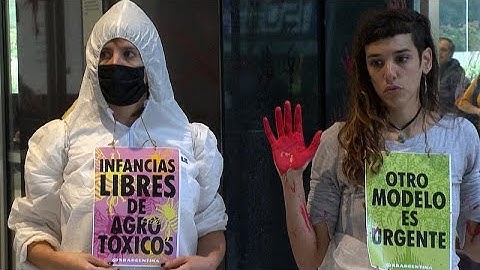 Extinction Rebellion gegen Monsanto: Büros mit Kunstblut beschmiert