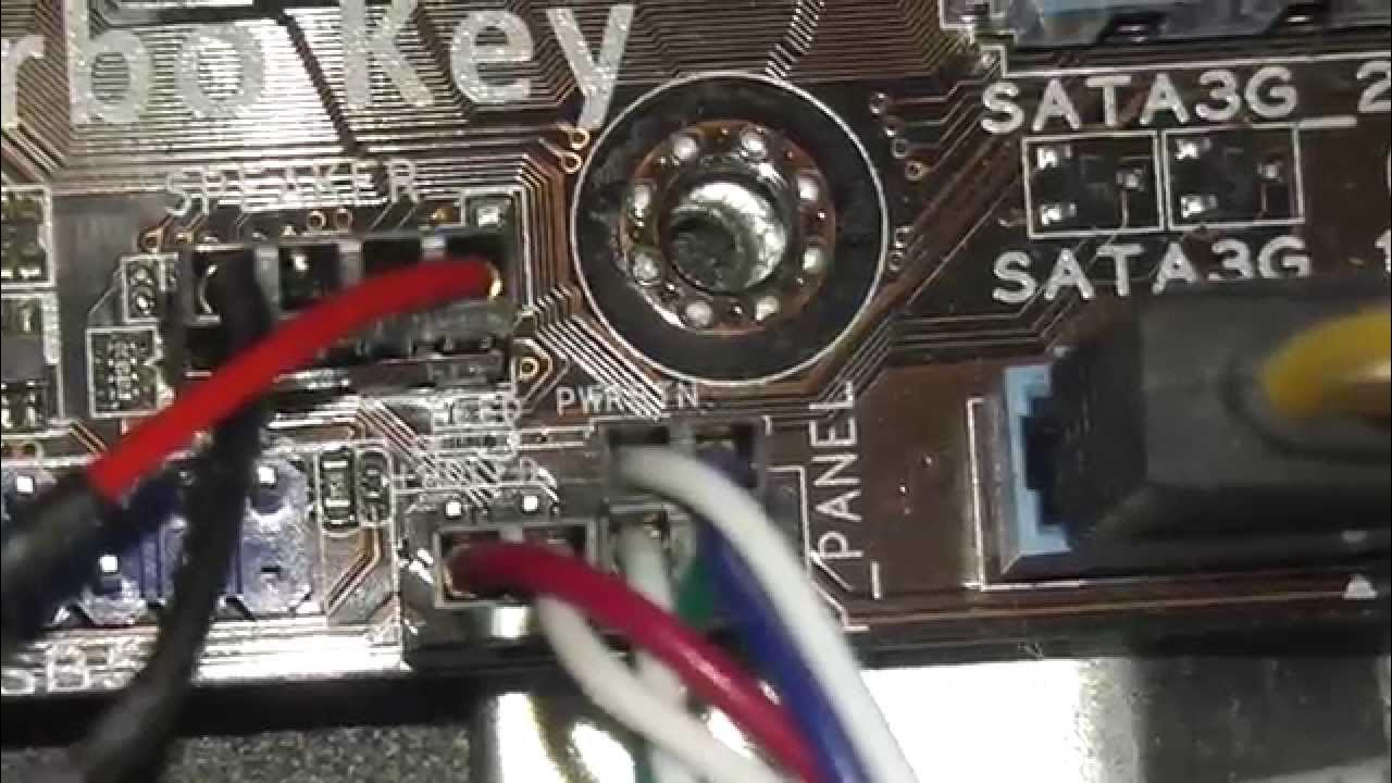 5 раз пищит и не включается. На материнской плате горит белая лампочка vga. не пищит спикер при включении компьютера. писк в мониторе. нет изображения на 2 мониторе.