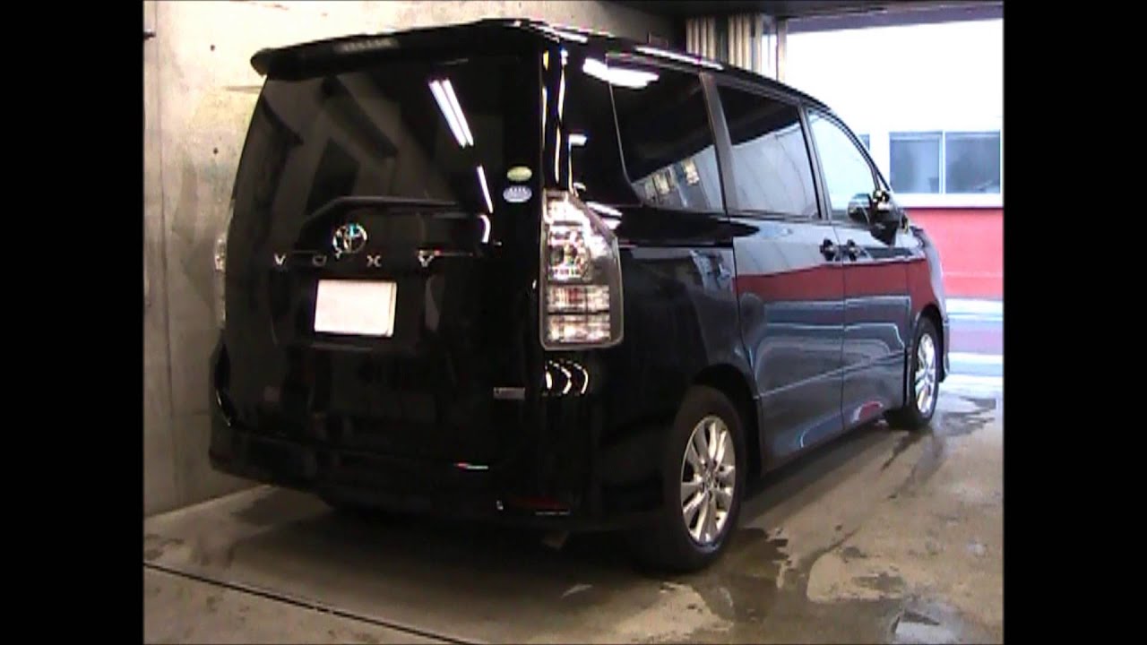 Toyota VOXY (ZRR70) のリアバンパーとその他の板金塗装修理.東京都の 