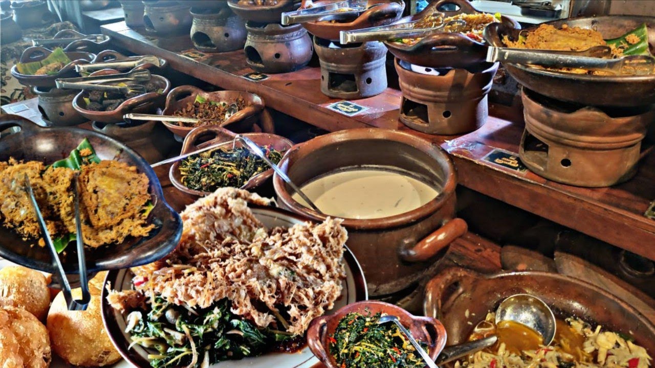 Gilak !! Resto Tradisional Dengan Menu Kuliner Ndeso Khas Jawa Paling Otentik | Pis Kopyornya Juara