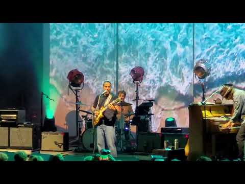 Jack Johnson - Bubble Toes into Take The Money and Run (Steve Miller Band) - Fiddler's Green -9/2/26