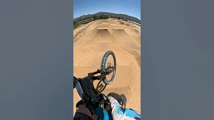 No pedals?! 😳 #mtb