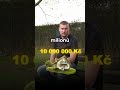 605 000 Kč provize. Za prodej jednoho domu.