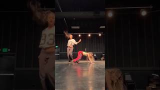 Daniela twerking while Manon whips her hair 😂 KATSEYE #katseye #katseye_manon #katseye_daniela #gg