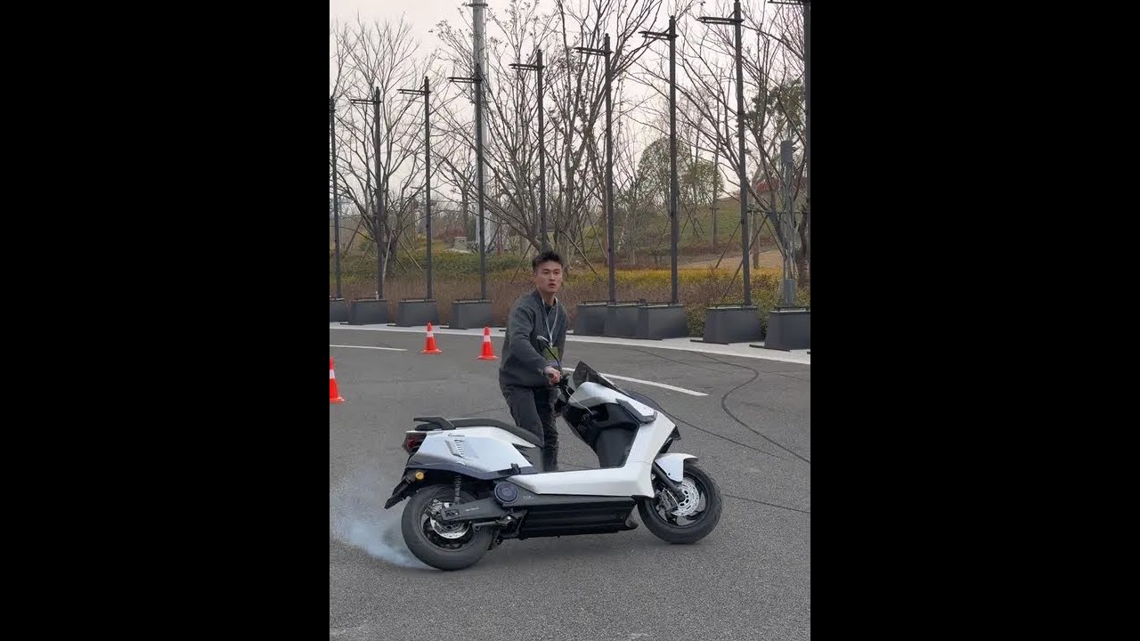 现在的电摩都这么能打了吗 