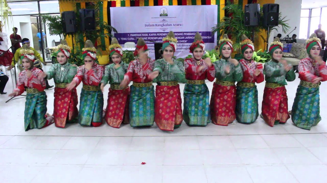 Ratoeh Jaroe Smp N 1 Banda Aceh By Rizka Geubrina