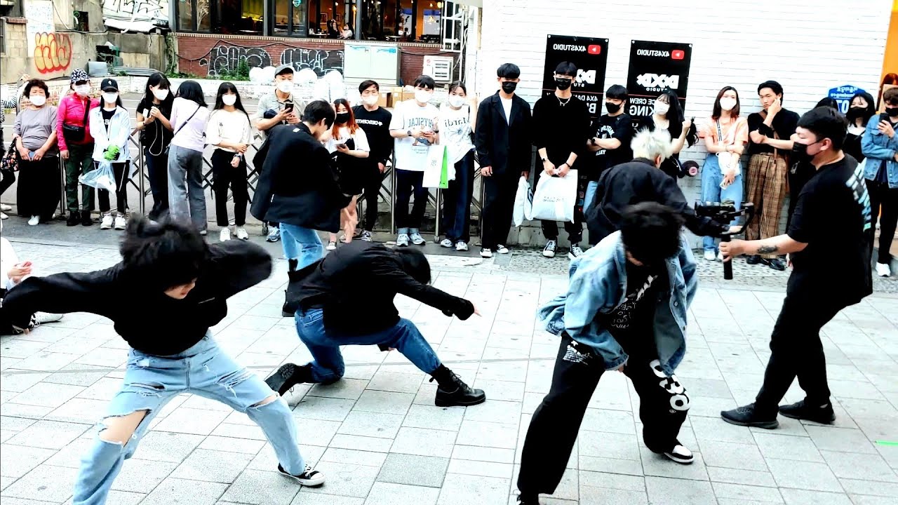 SUNDAY. 4×4 STUDIO: HRM. DYNAMIC CAPTIVATING BUSKING. HONGDAE.