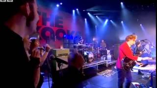 The Kooks- Around Town (Sub. Esp) [Live @ BBC 1]