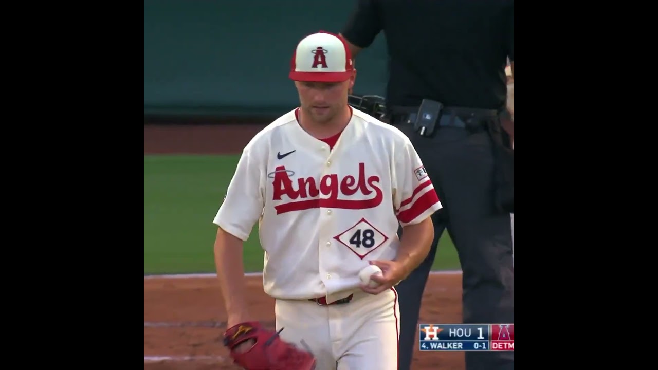 Christian Walker said SEEYUH to this 411-foot moonshot 🚀