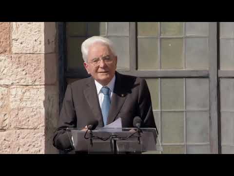 Video Mattarella ad Assisi per San Francesco: «Il suo sole indichi la via della pace»