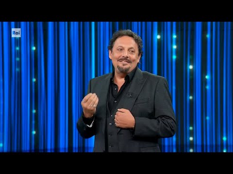 Video Il monologo di Enrico Brignano: La serenata - Dalla strada al palco 09/05/2026