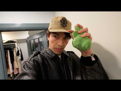 Come On A Date W Me.