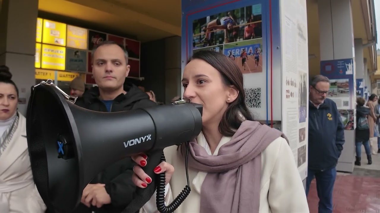 Kraljevo: Protest dela roditelja dece iz privatnih vrtića uoči sednice Skupštine