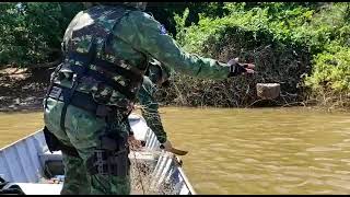 Flagrante de pesca predatória no rio Cuiabá