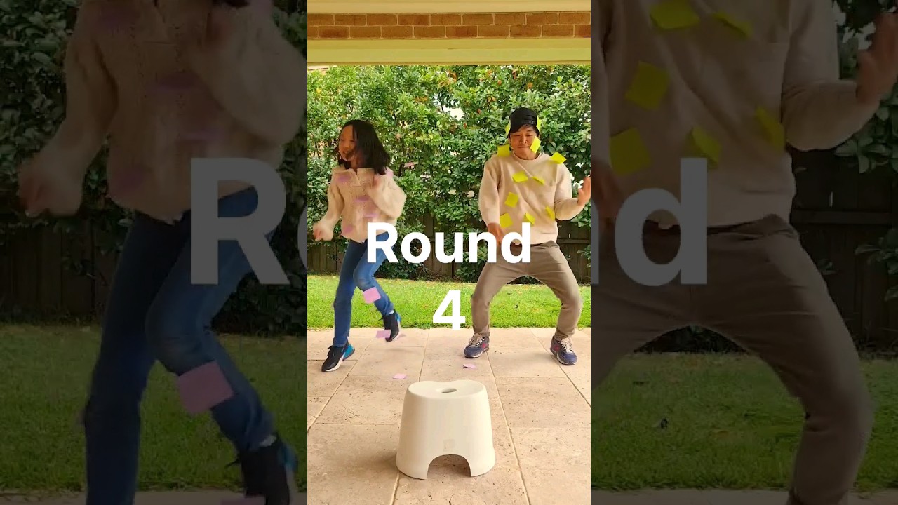 Post-it challenge, who will shake it off first?  Funny party game challenge😎