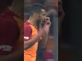 😅 Selçuk İnan Ve Belhanda Arasında Frikik Anlaşmazlığı #shorts #galatasaray image