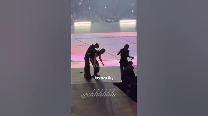 Chan carrying Seungmin on his Back #straykids #skz #kpop #shorts #shortsfeed #kpopnews #shortsviral