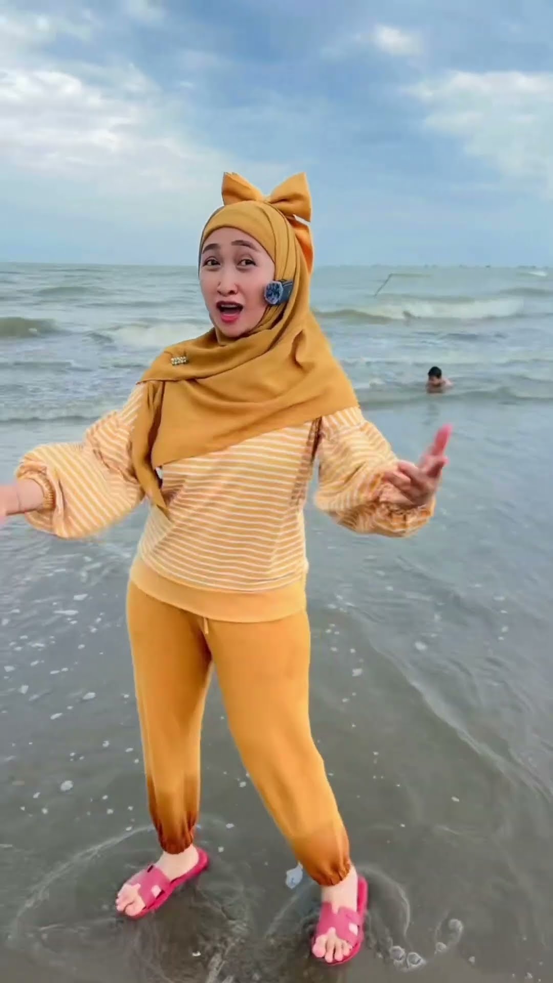 KALIAN KALO KEPANTAI SUKANYA NGAPAIN NIH ?