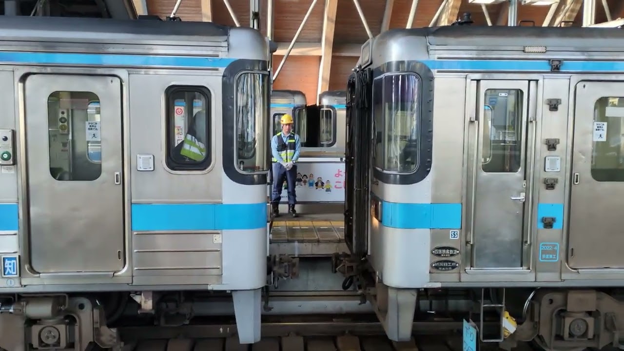 高知駅列車連結シーン