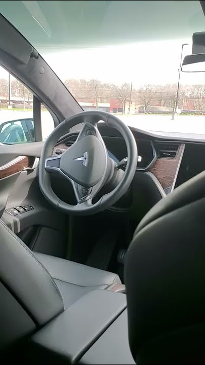 Tesla drives itself!!!!