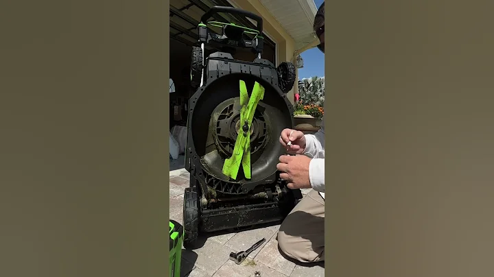 Easiest Way To Sharpen Mower Blades - Fall Lawn Care Tips #lawncare #lawnmower #lawn